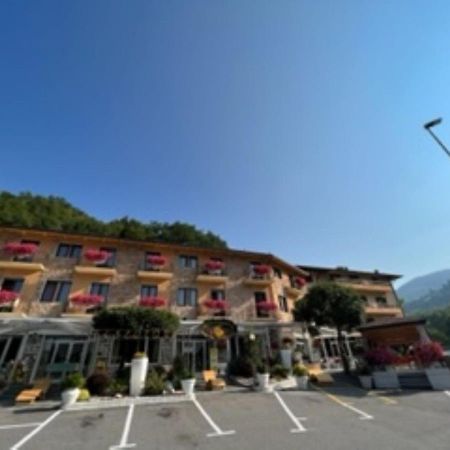 Hotel Iscla Edolo Exteriör bild